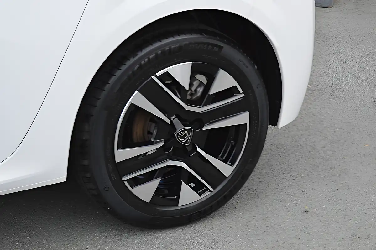 Used 2024 Peugeot 208 Allure Bianca White - Interior and Exterior details 11