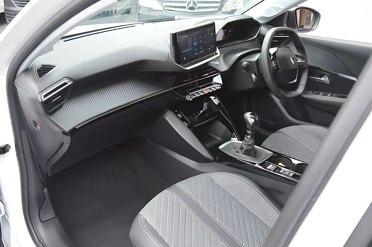 Used 2024 Peugeot 208 Allure Bianca White - Interior and Exterior details 12