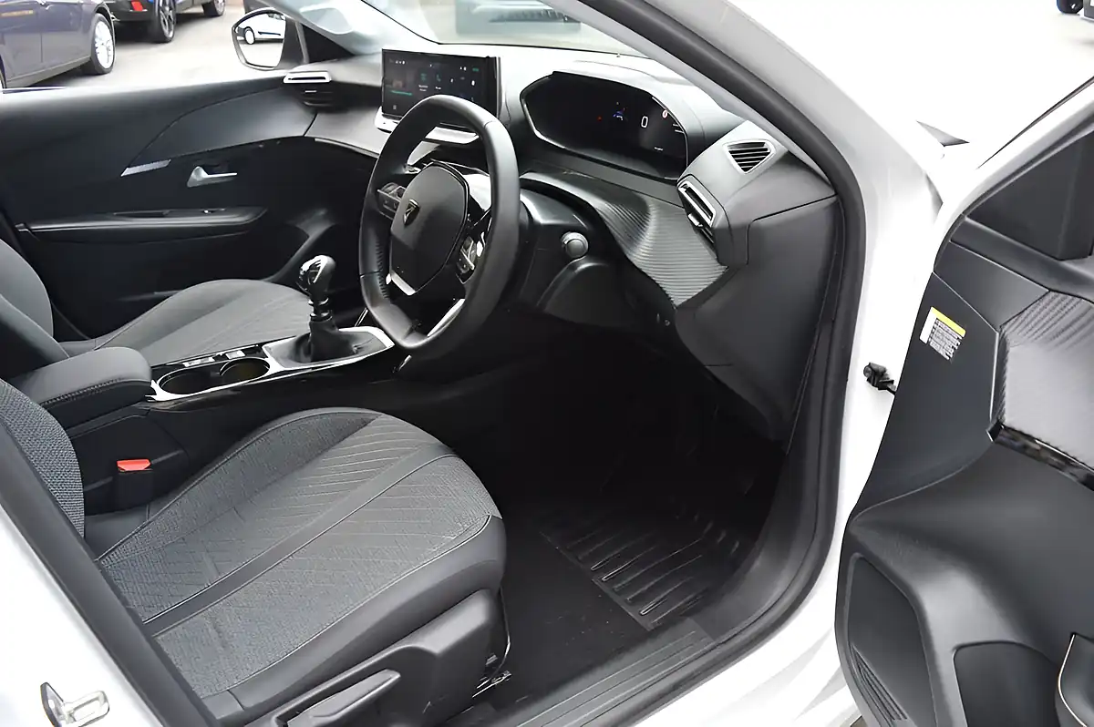 Used 2024 Peugeot 208 Allure Bianca White - Interior and Exterior details 14