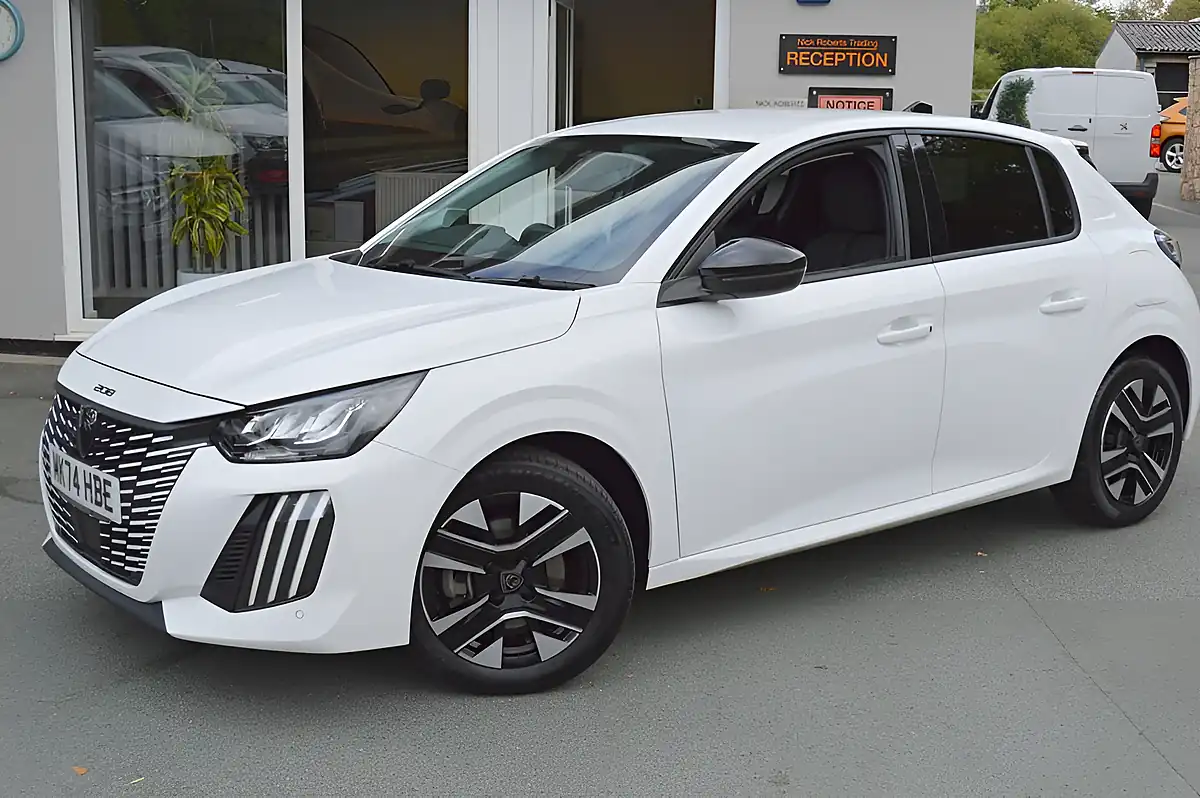 Used 2024 Peugeot 208 Allure Bianca White - Interior and Exterior details 6