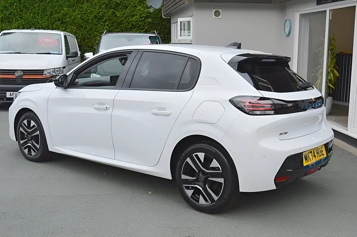 Used 2024 Peugeot 208 Allure Bianca White - Interior and Exterior details 8