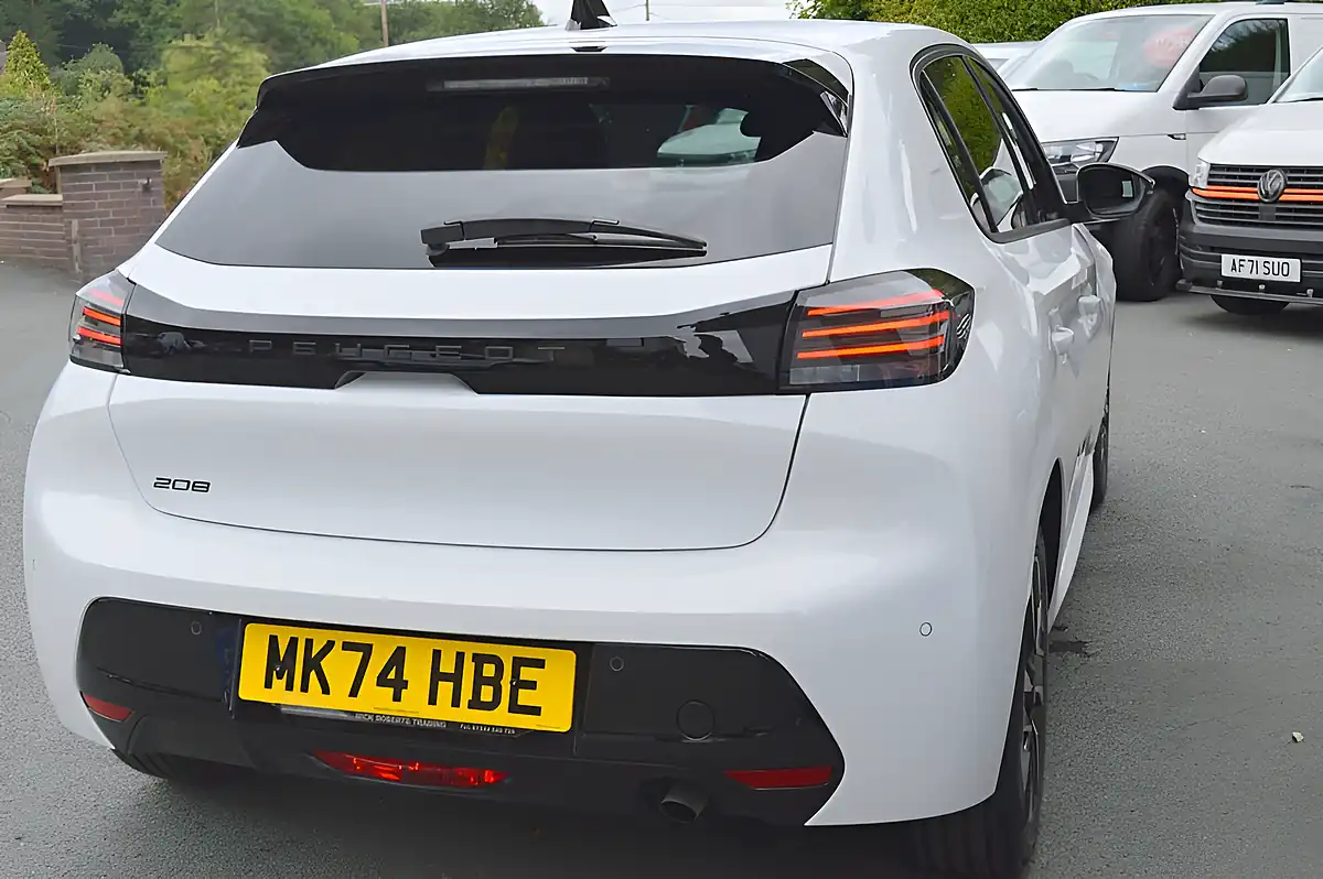 Used 2024 Peugeot 208 Allure Bianca White - Interior and Exterior details 9