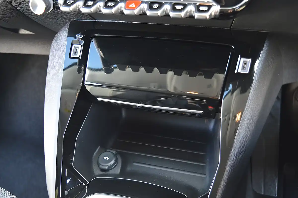 Used 2024 Peugeot 208 Allure Selenium Grey - Interior and Exterior details 18