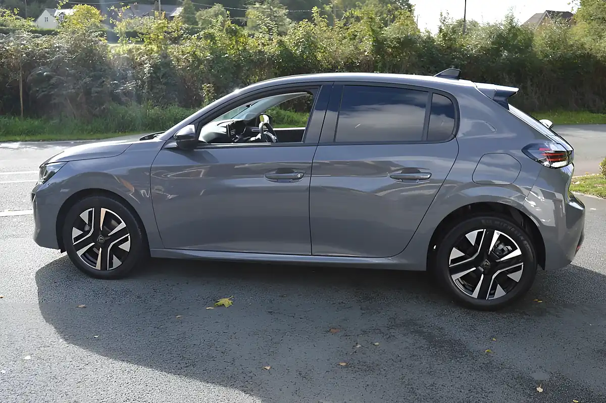 Used 2024 Peugeot 208 Allure Selenium Grey - Interior and Exterior details 7