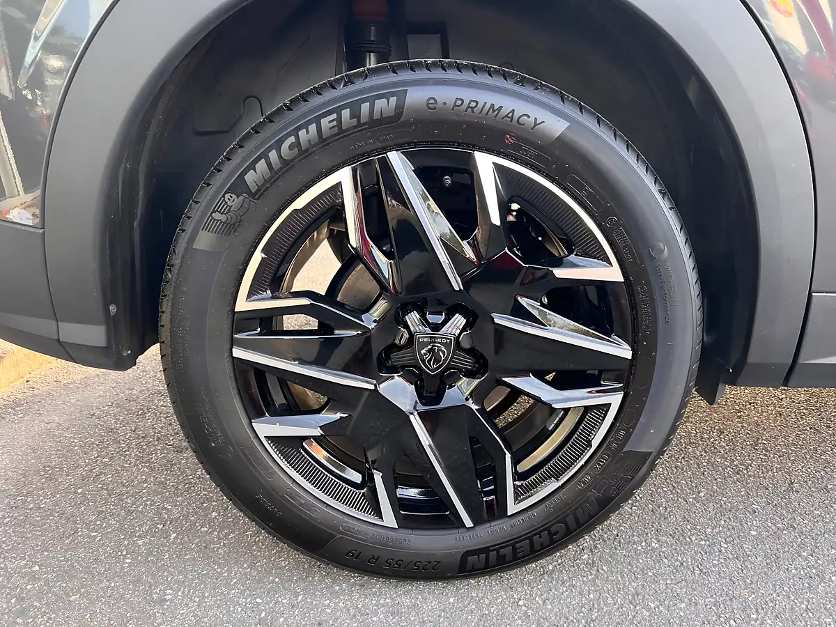Used 2024 Peugeot 3008 GT Grey - Interior and Exterior details 11