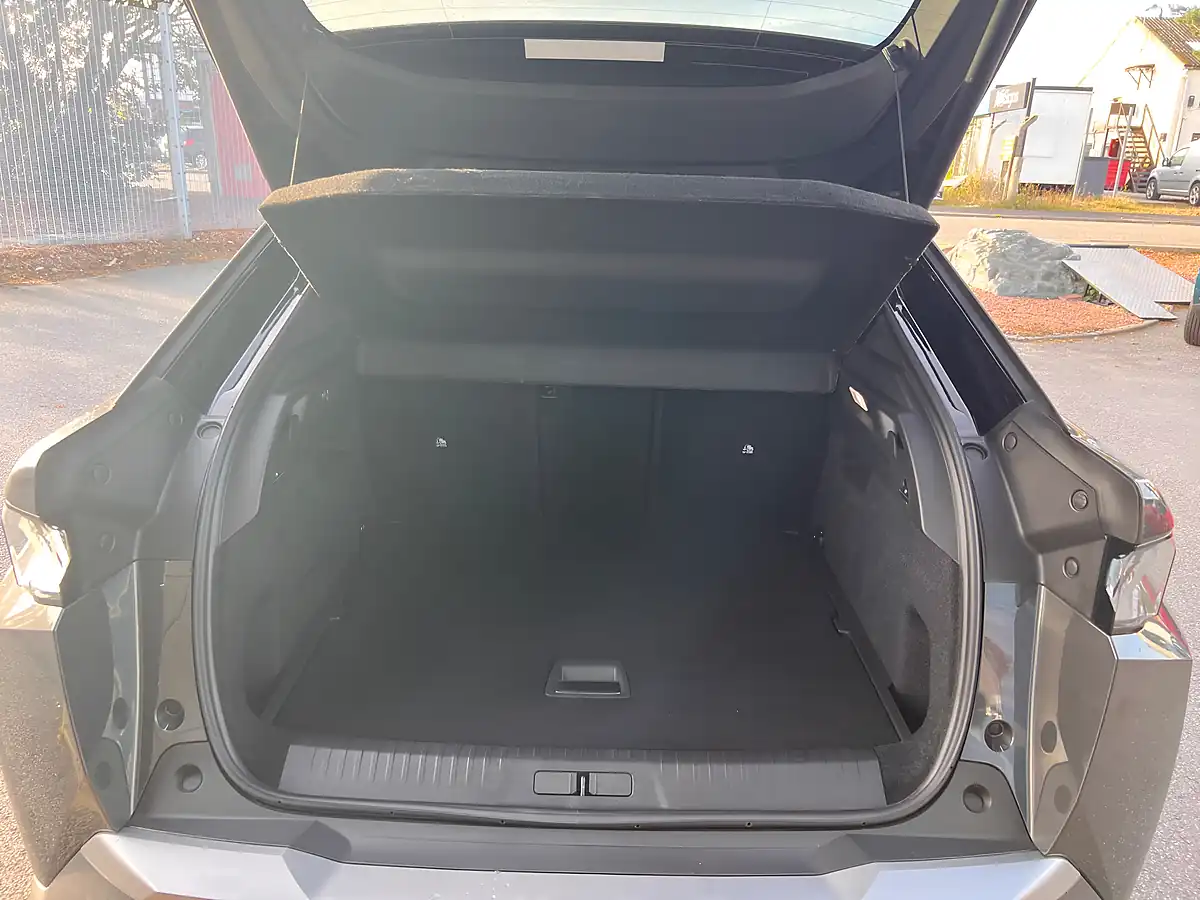 Used 2024 Peugeot 3008 GT Grey - Interior and Exterior details 14