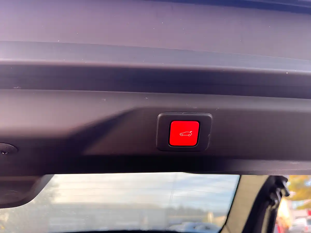 Used 2024 Peugeot 3008 GT Grey - Interior and Exterior details 15