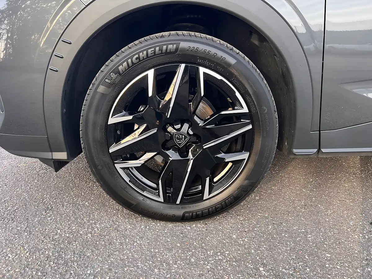 Used 2024 Peugeot 3008 GT Grey - Interior and Exterior details 4