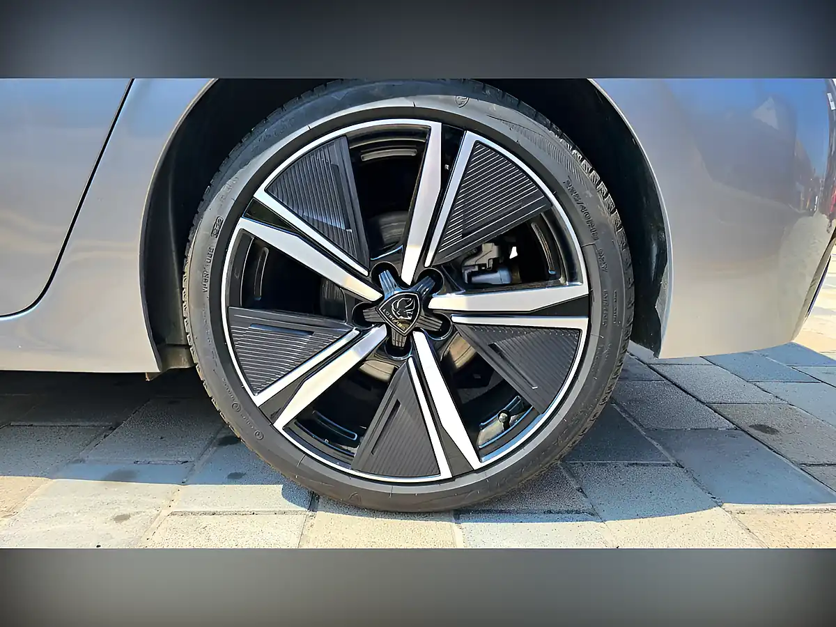 Used 2024 Peugeot 308 GT Cumulus Grey - Interior and Exterior details 19