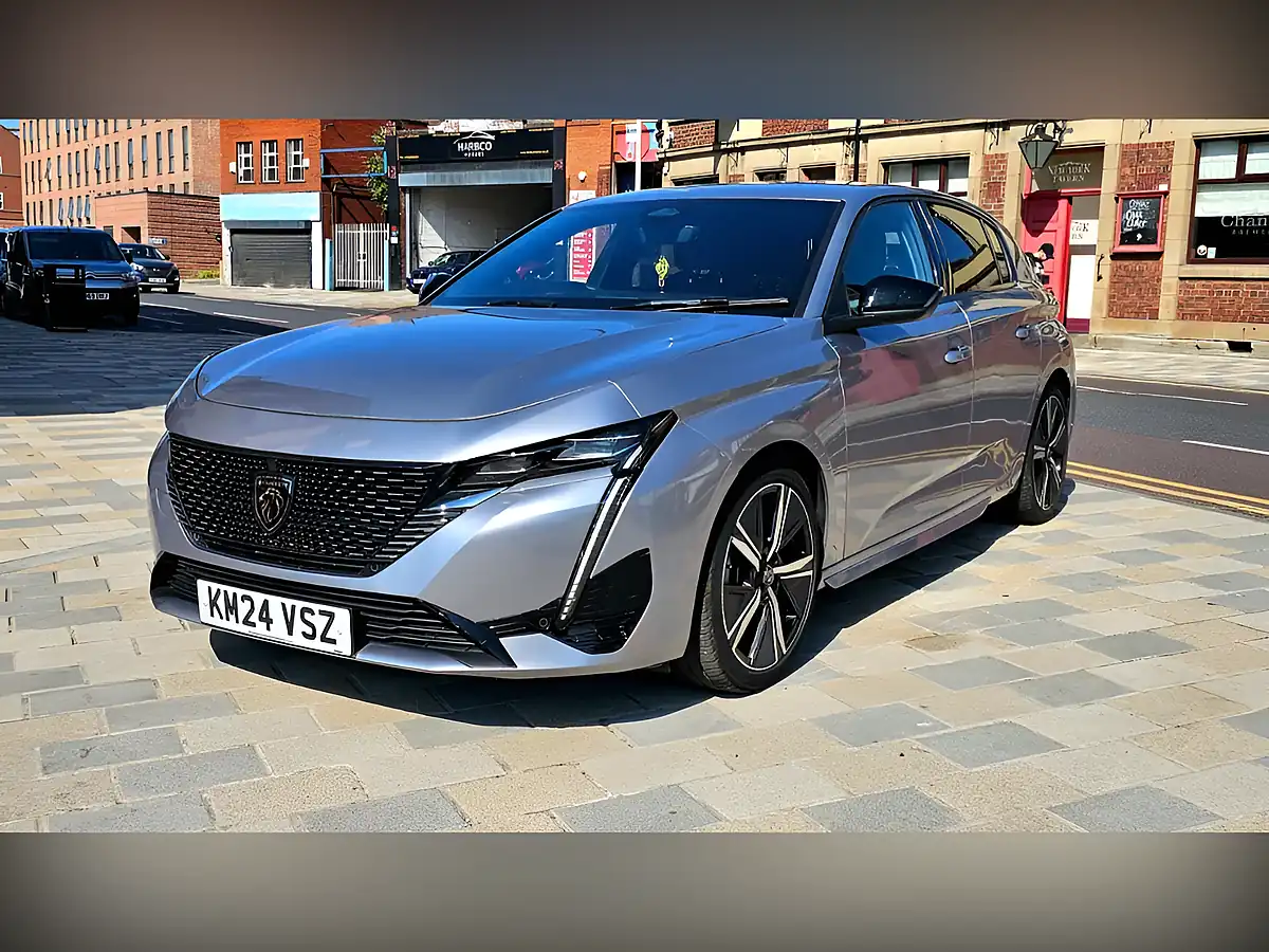 Used 2024 Peugeot 308 GT Cumulus Grey - Interior and Exterior details 9