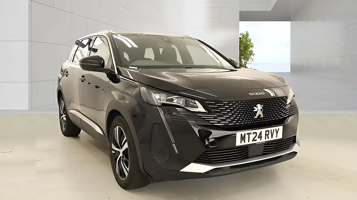 Used 2024 Peugeot 5008 GT Black - Front View
