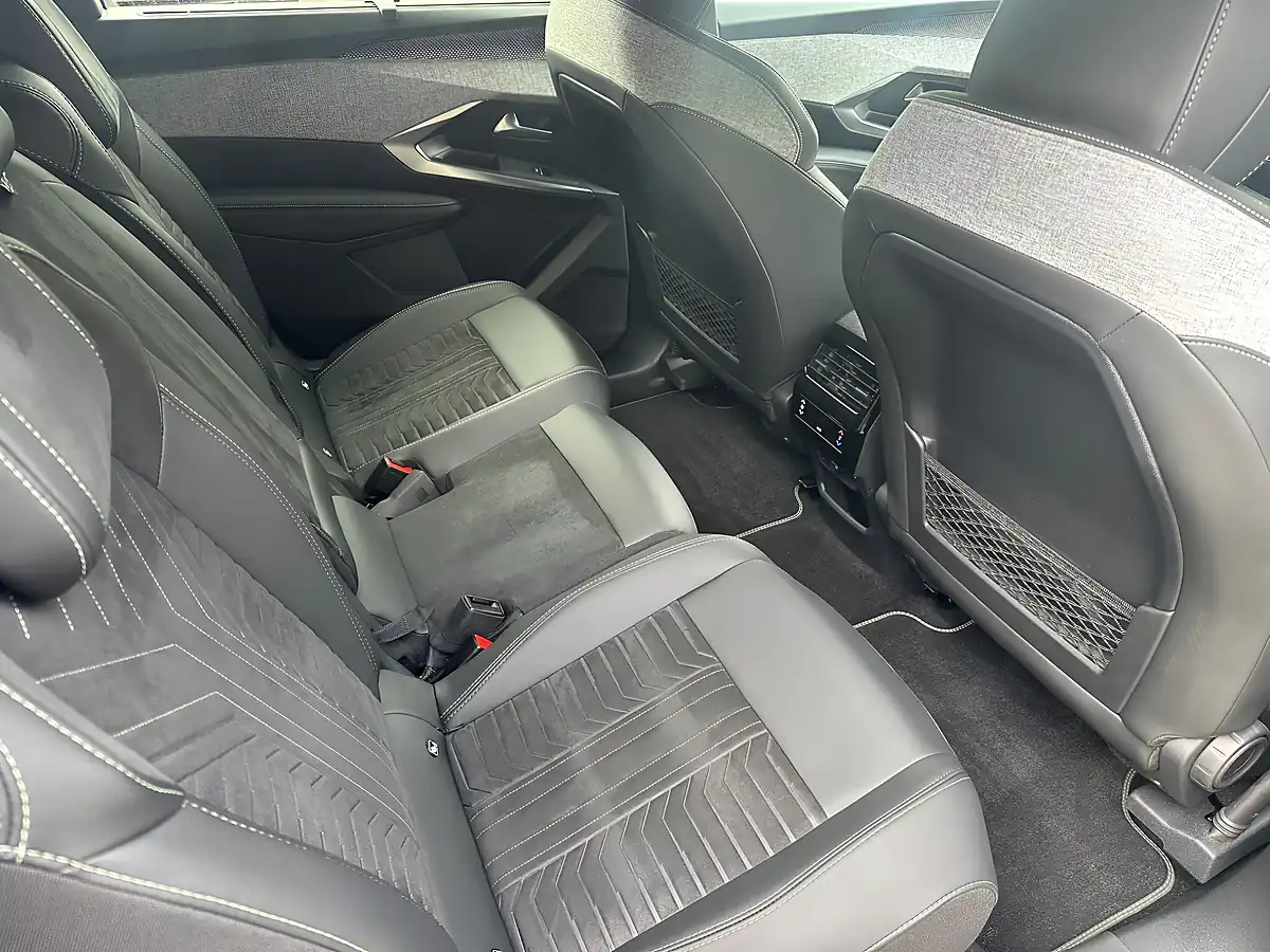 Used 2024 Peugeot 5008 - Interior and Exterior details 10