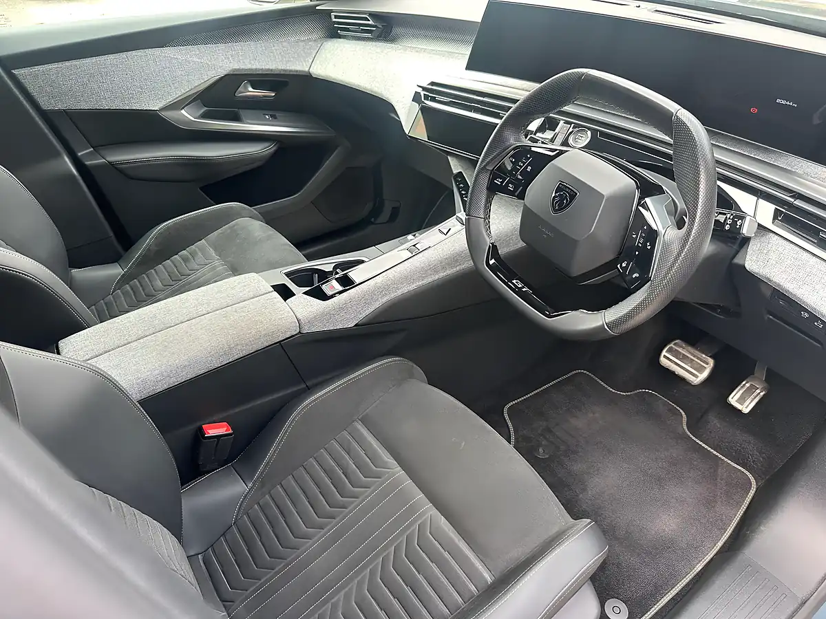 Used 2024 Peugeot 5008 - Interior and Exterior details 9
