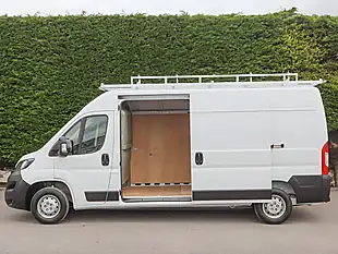 Used 2024 Peugeot Boxer 335 Professional Premium+ Ice White - Interior and Exterior details 10