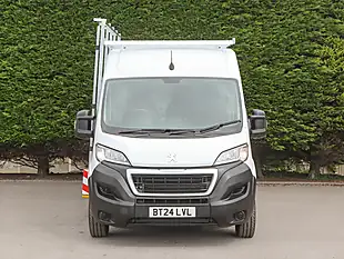 Used 2024 Peugeot Boxer 335 Professional Premium+ Ice White - Interior and Exterior details 11