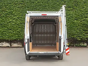 Used 2024 Peugeot Boxer 335 Professional Premium+ Ice White - Interior and Exterior details 6
