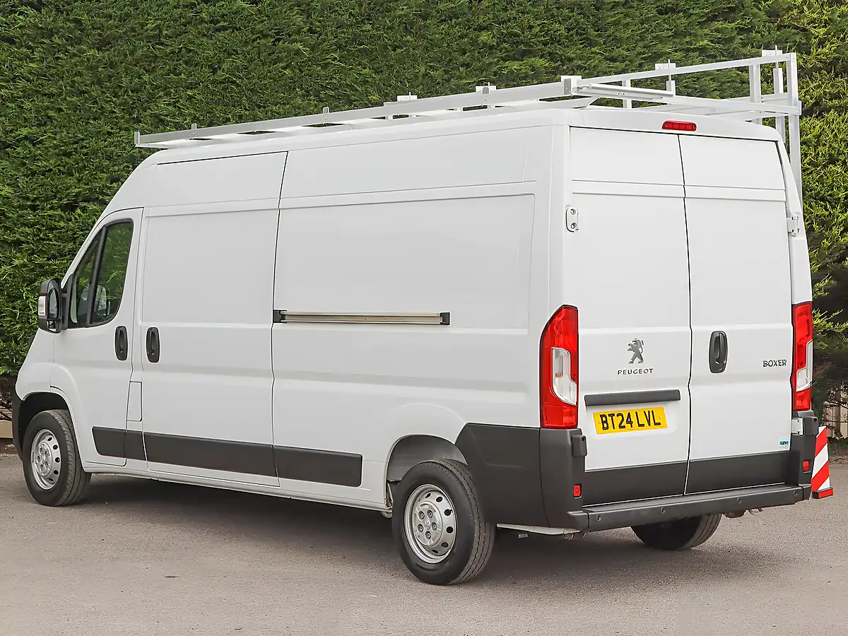 Used 2024 Peugeot Boxer 335 Professional Premium+ Ice White - Interior and Exterior details 8