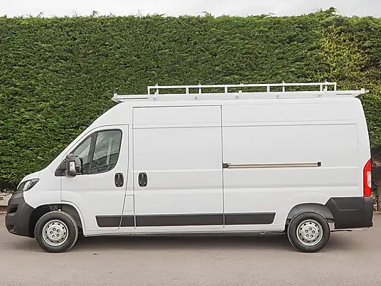 2024 Peugeot Boxer 335 Professional Premium+ 2.2HDI
