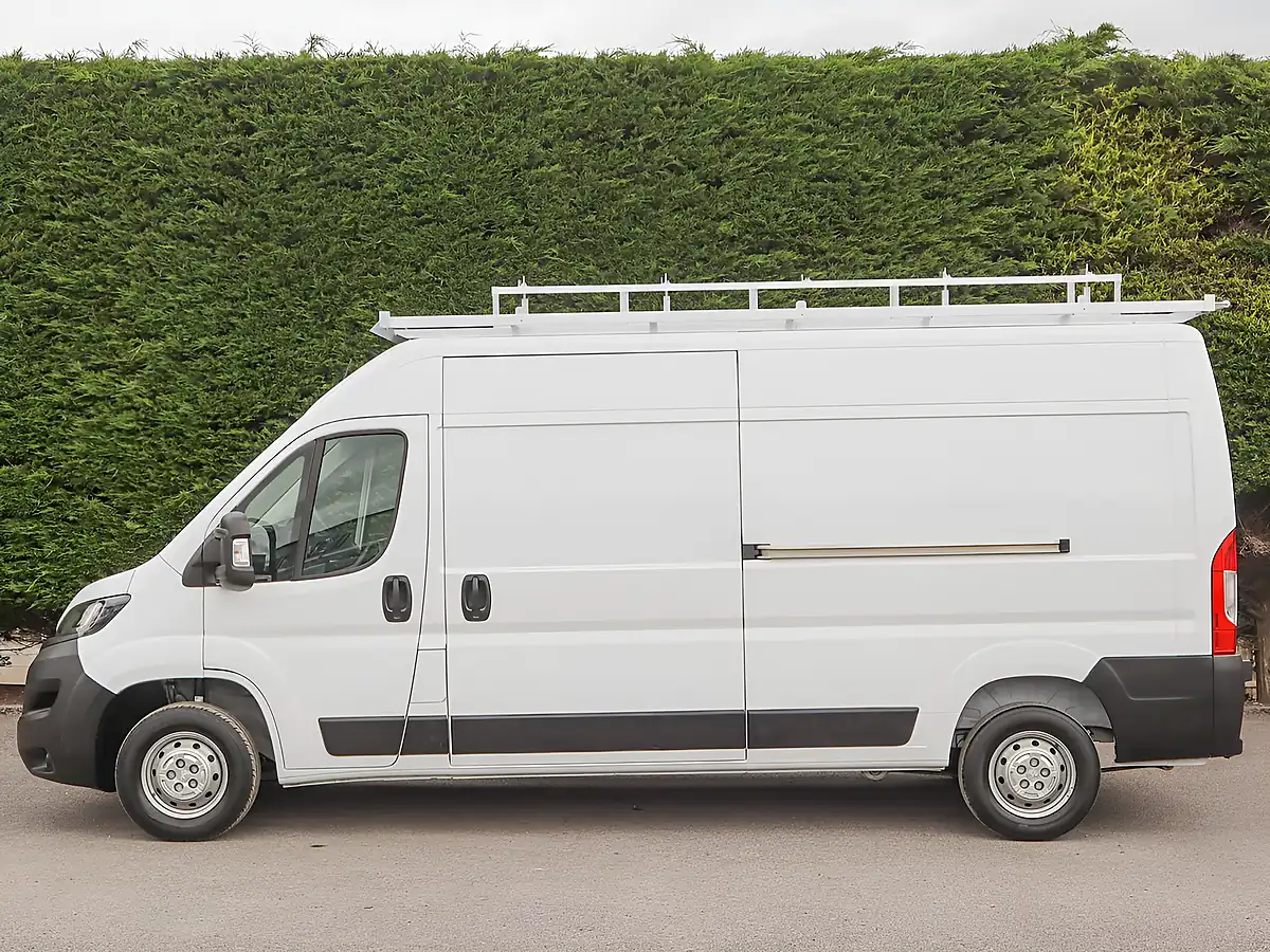 Used 2024 Peugeot Boxer 335 Professional Premium+ Ice White - Front View