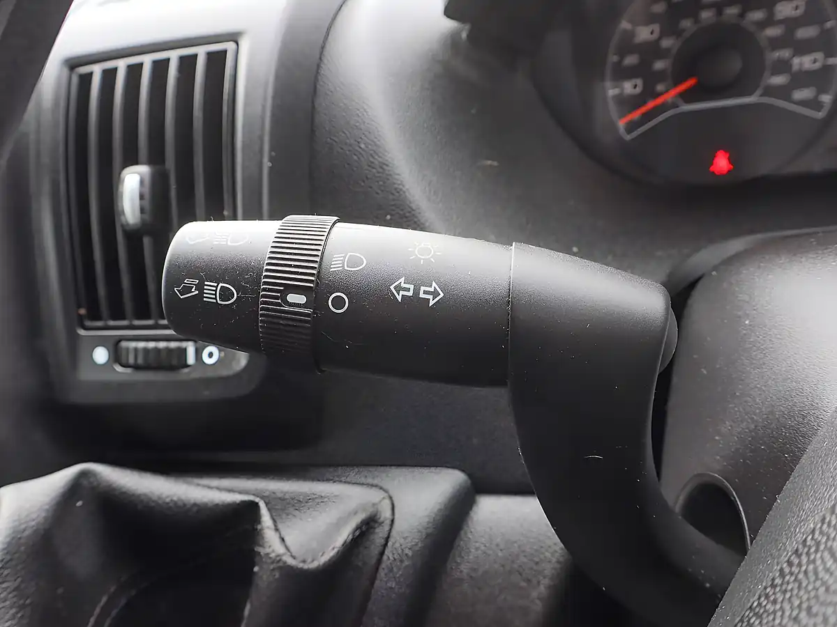 Used 2024 Peugeot Boxer 335 Professional Premium+ Ice White - Interior and Exterior details 10
