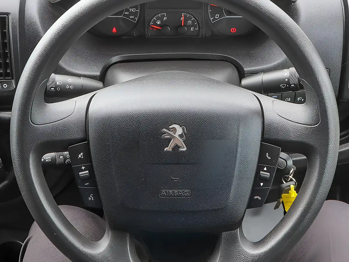 Used 2024 Peugeot Boxer 335 Professional Premium+ Ice White - Interior and Exterior details 5
