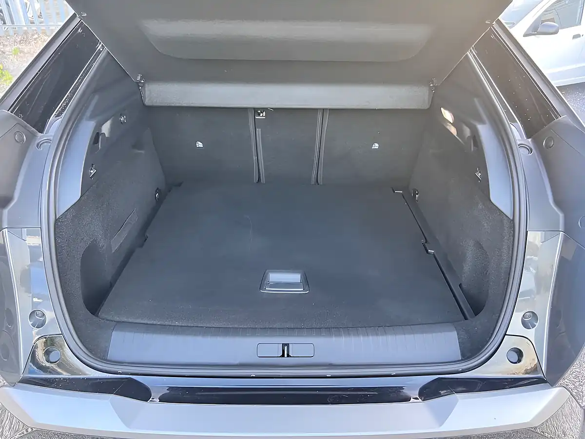 Used 2024 Peugeot E-3008 GT Grey - Interior and Exterior details 16