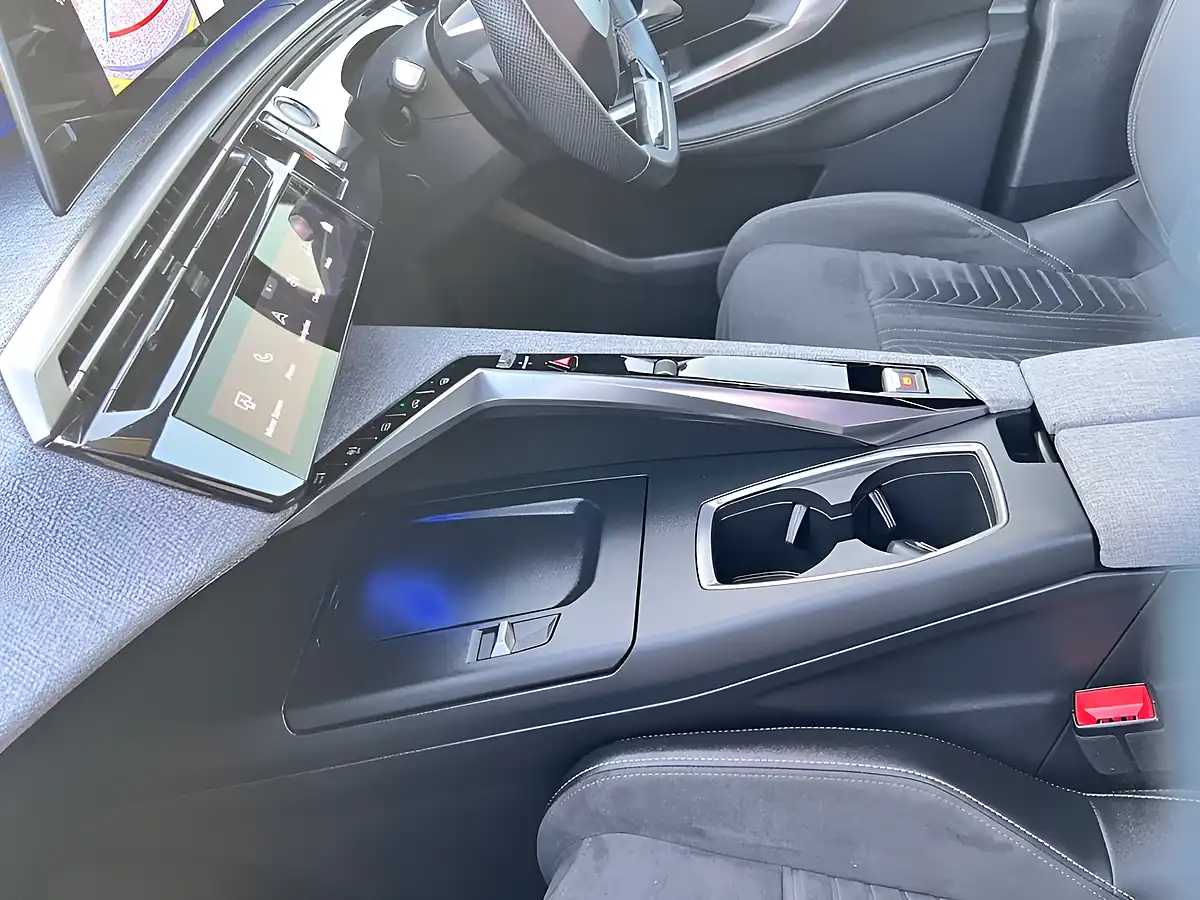 Used 2024 Peugeot E-3008 GT Grey - Interior and Exterior details 19
