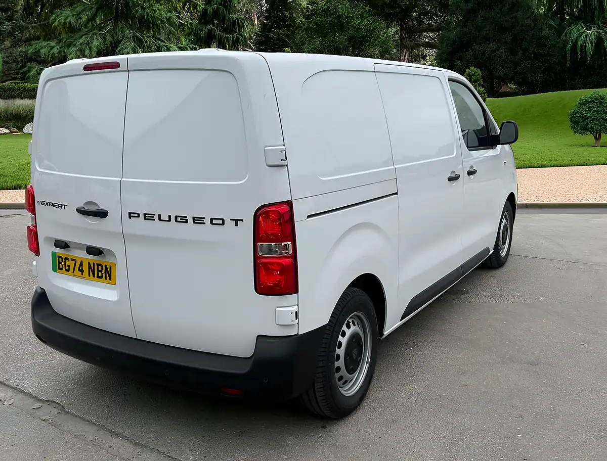 Used 2024 Peugeot E-Expert Professional Standard White - Interior and Exterior details 12