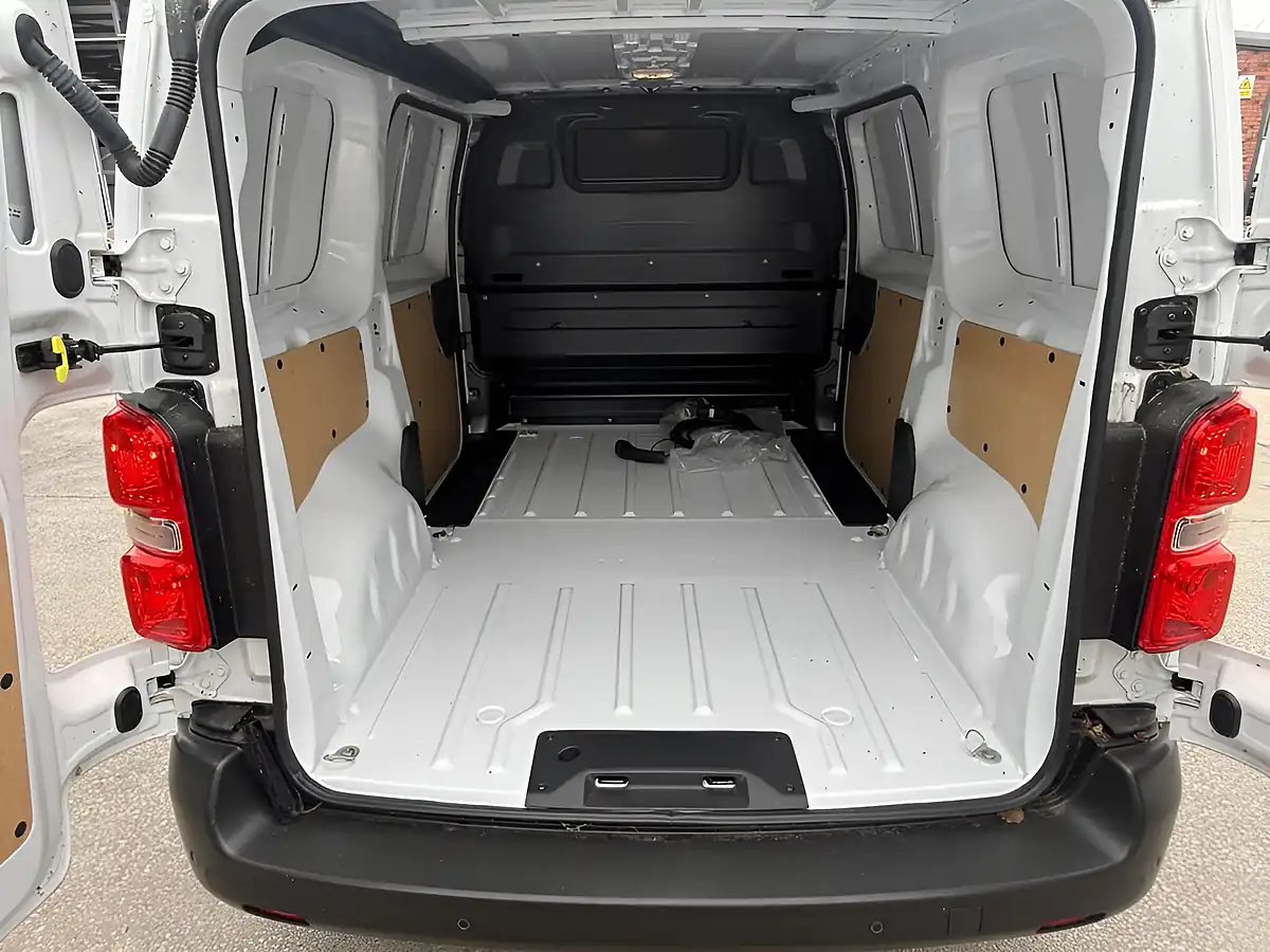 Used 2024 Peugeot E-Expert Professional Standard White - Interior and Exterior details 16