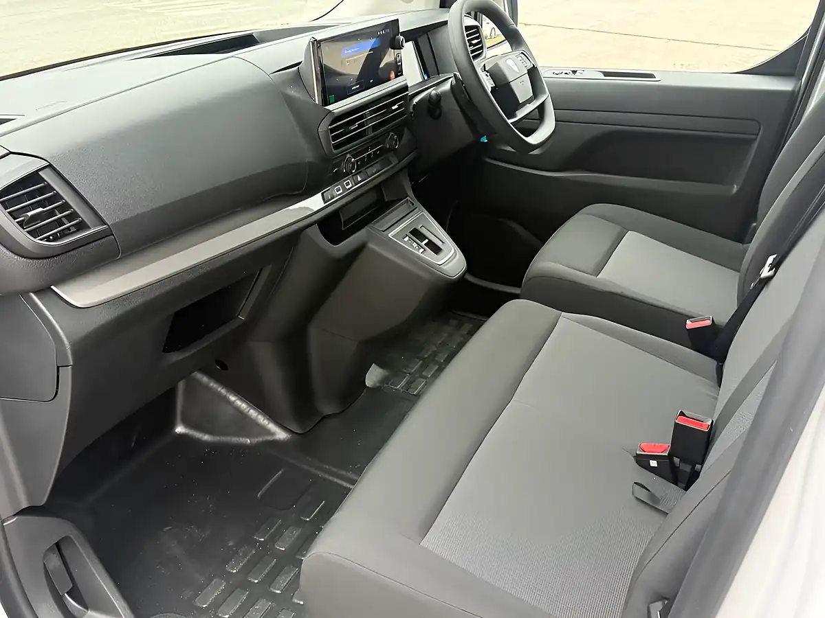 Used 2024 Peugeot E-Expert Professional Standard White - Interior and Exterior details 17