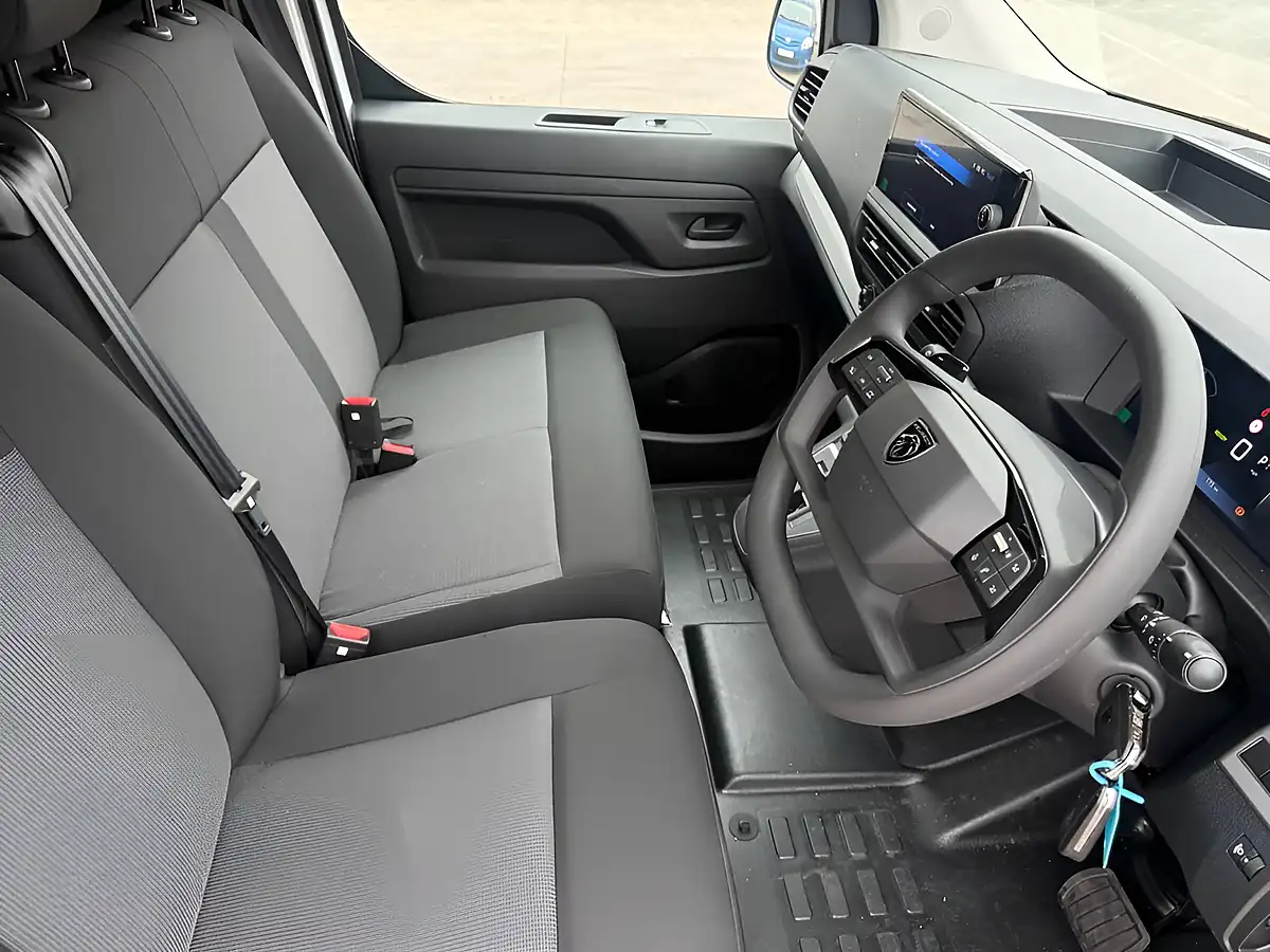 Used 2024 Peugeot E-Expert Professional Standard White - Interior and Exterior details 19