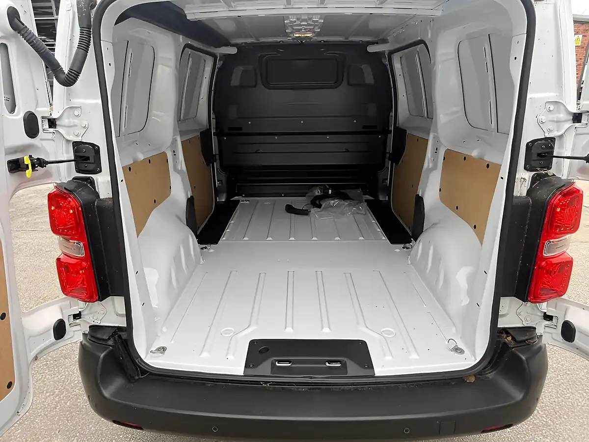 Used 2024 Peugeot E-Expert Professional Standard White - Interior and Exterior details 13
