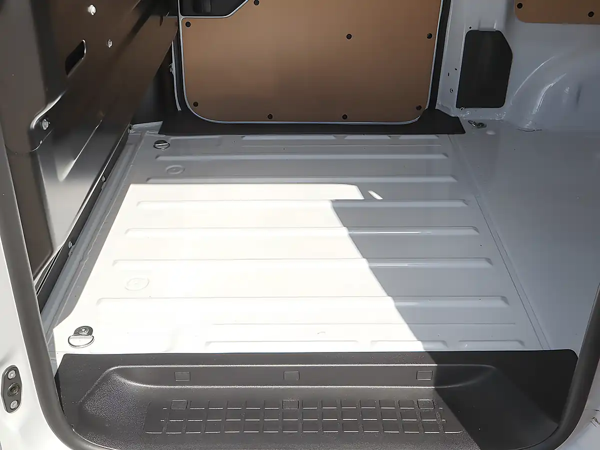 Used 2024 Peugeot E-Expert Professional White - Interior and Exterior details 12