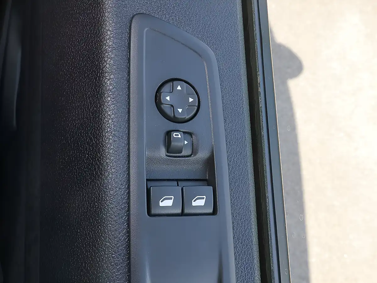 Used 2024 Peugeot E-Expert Professional White - Interior and Exterior details 16