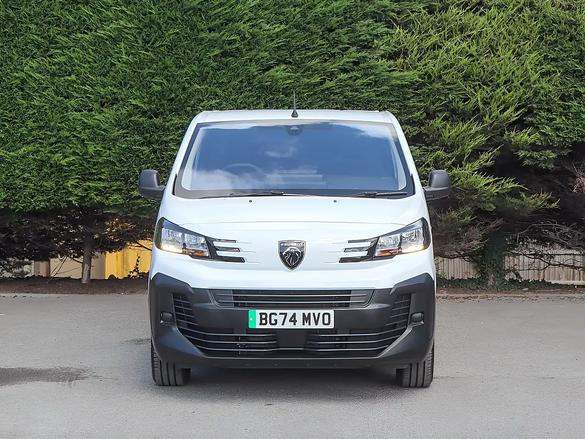 Used 2024 Peugeot E-Expert Professional White - Interior and Exterior details 3