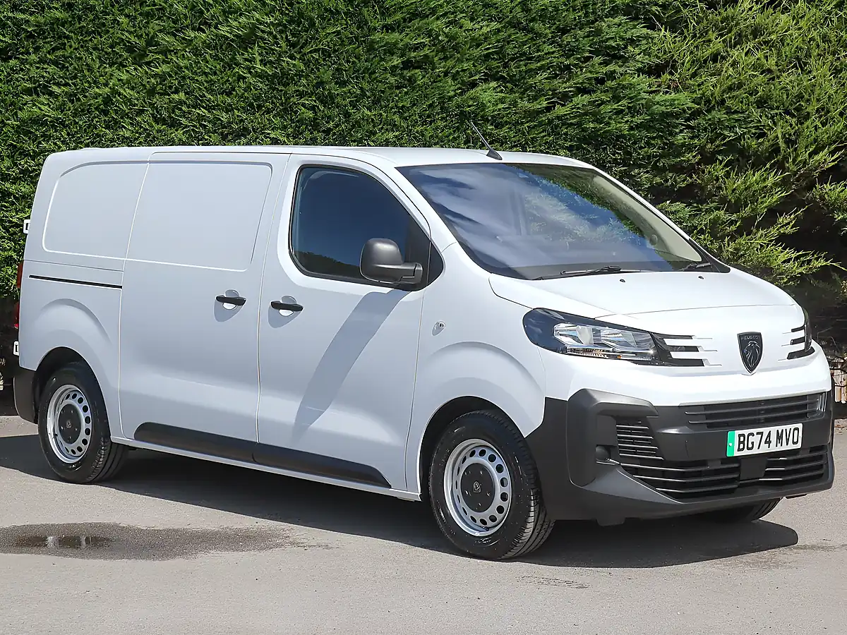 Used 2024 Peugeot E-Expert Professional White - Interior and Exterior details 4