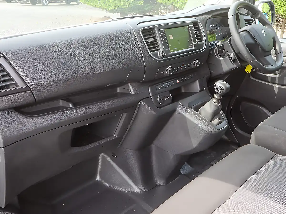 Used 2024 Peugeot Expert 1400 Professional Premium Ice White - Interior and Exterior details 14