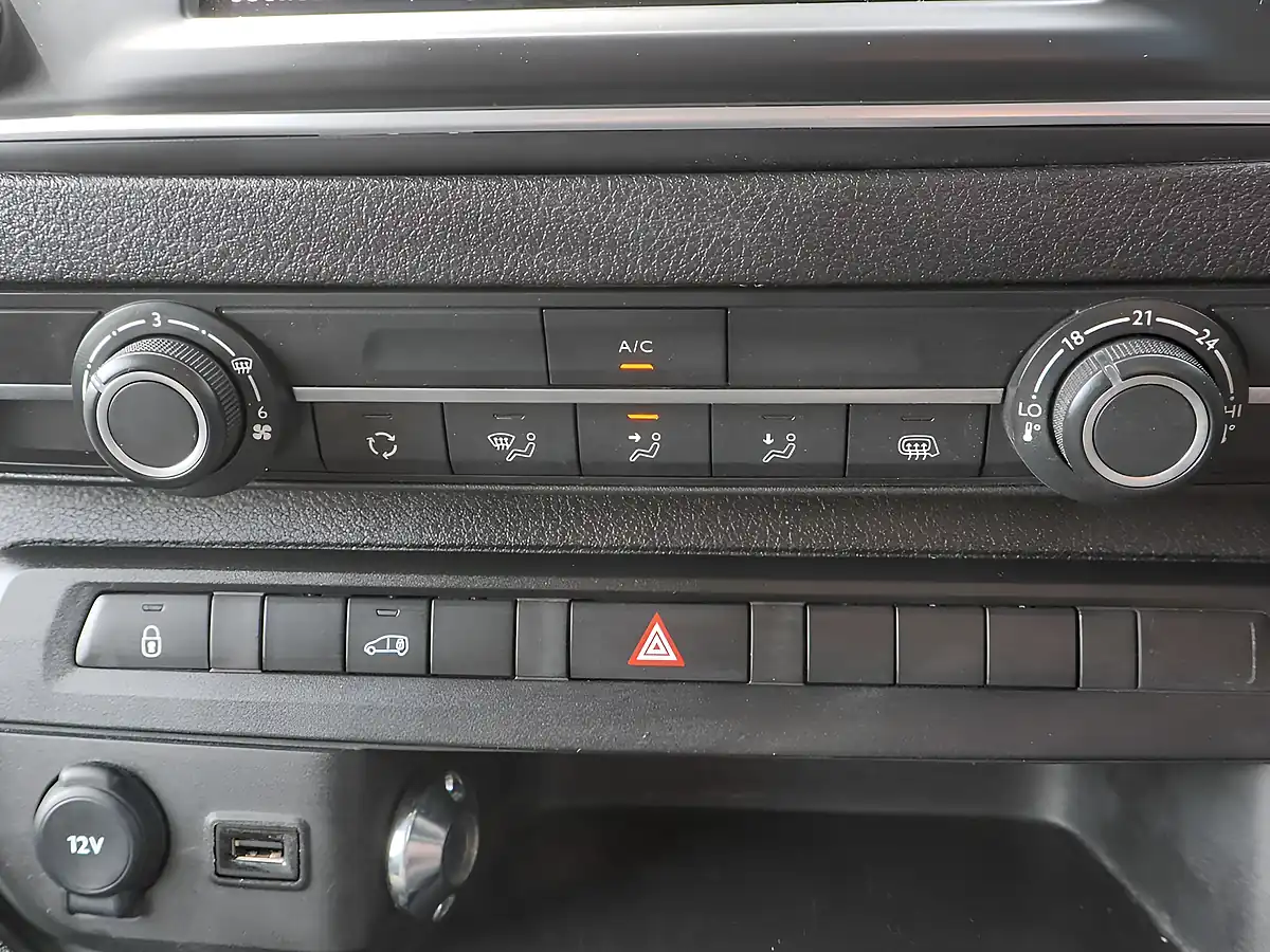 Used 2024 Peugeot Expert 1400 Professional Premium Ice White - Interior and Exterior details 15