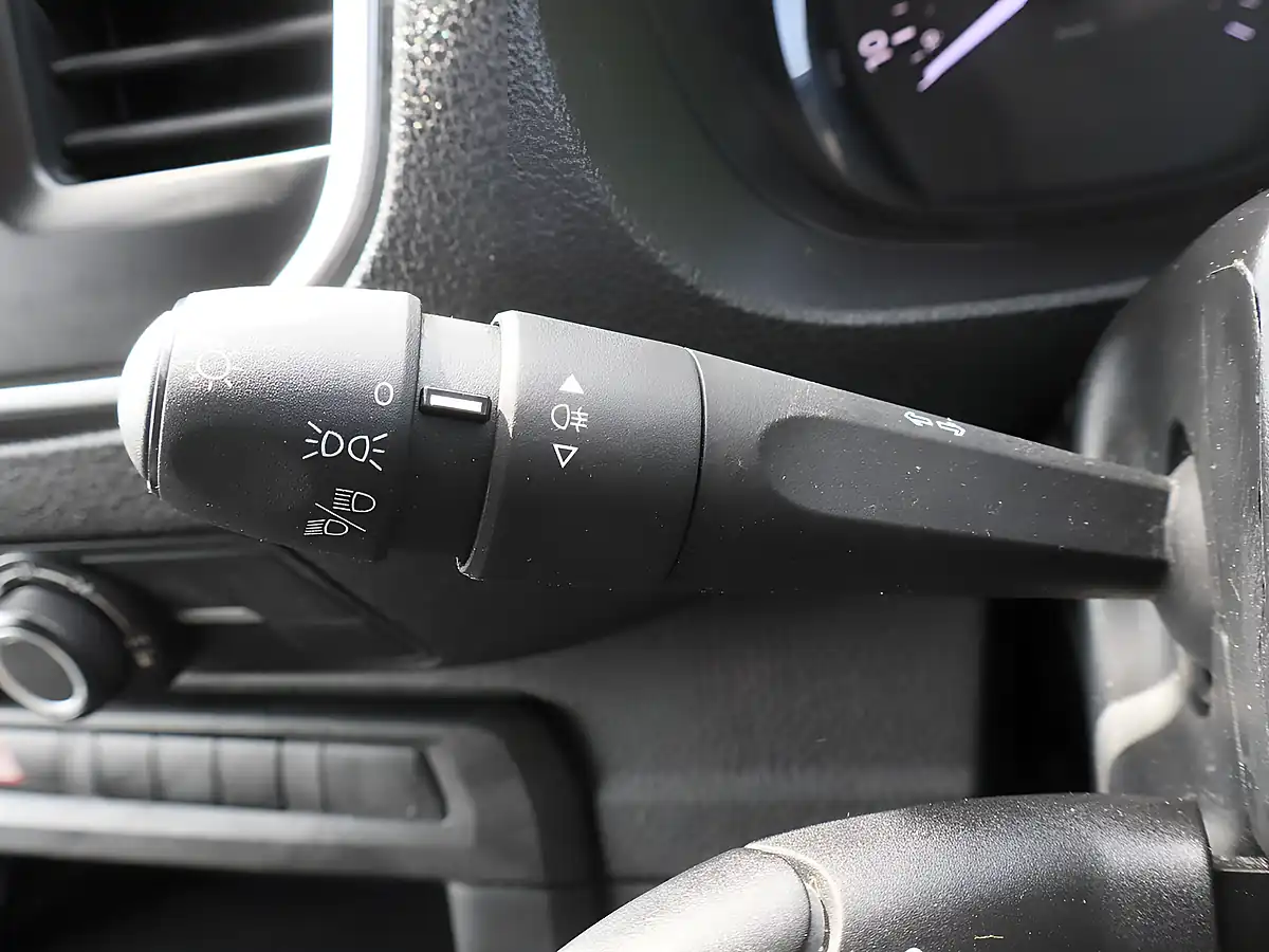 Used 2024 Peugeot Expert 1400 Professional Premium Ice White - Interior and Exterior details 16