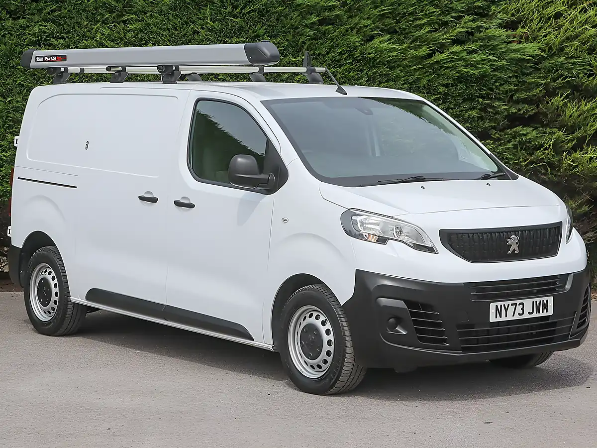 Used 2024 Peugeot Expert 1400 Professional Premium Ice White - Interior and Exterior details 4