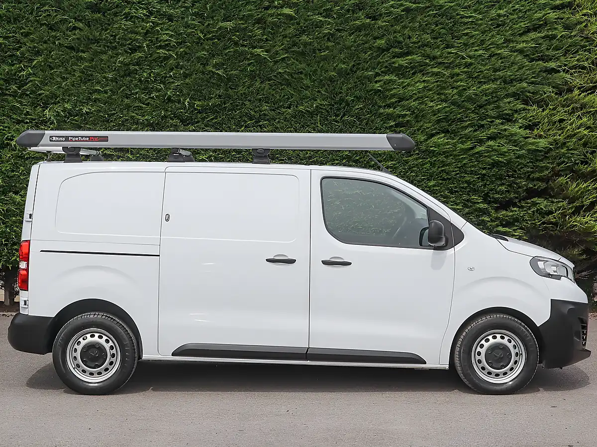 Used 2024 Peugeot Expert 1400 Professional Premium Ice White - Interior and Exterior details 5