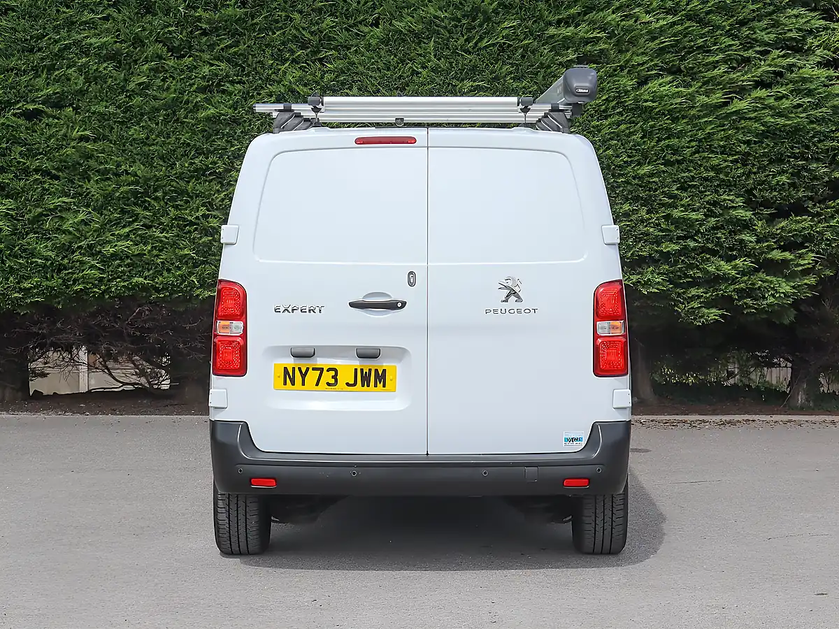 Used 2024 Peugeot Expert 1400 Professional Premium Ice White - Interior and Exterior details 7