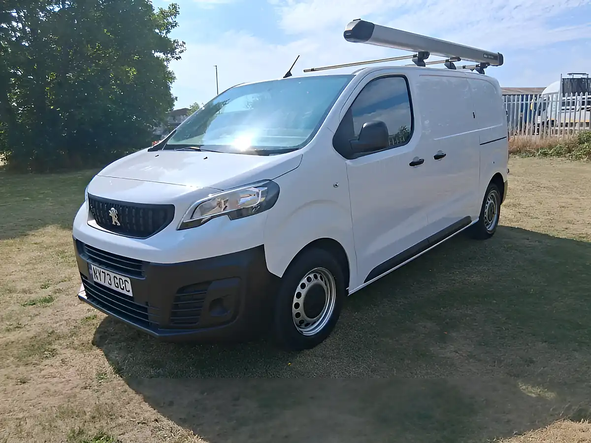 Used 2024 Peugeot Expert Professional Premium White - Front View