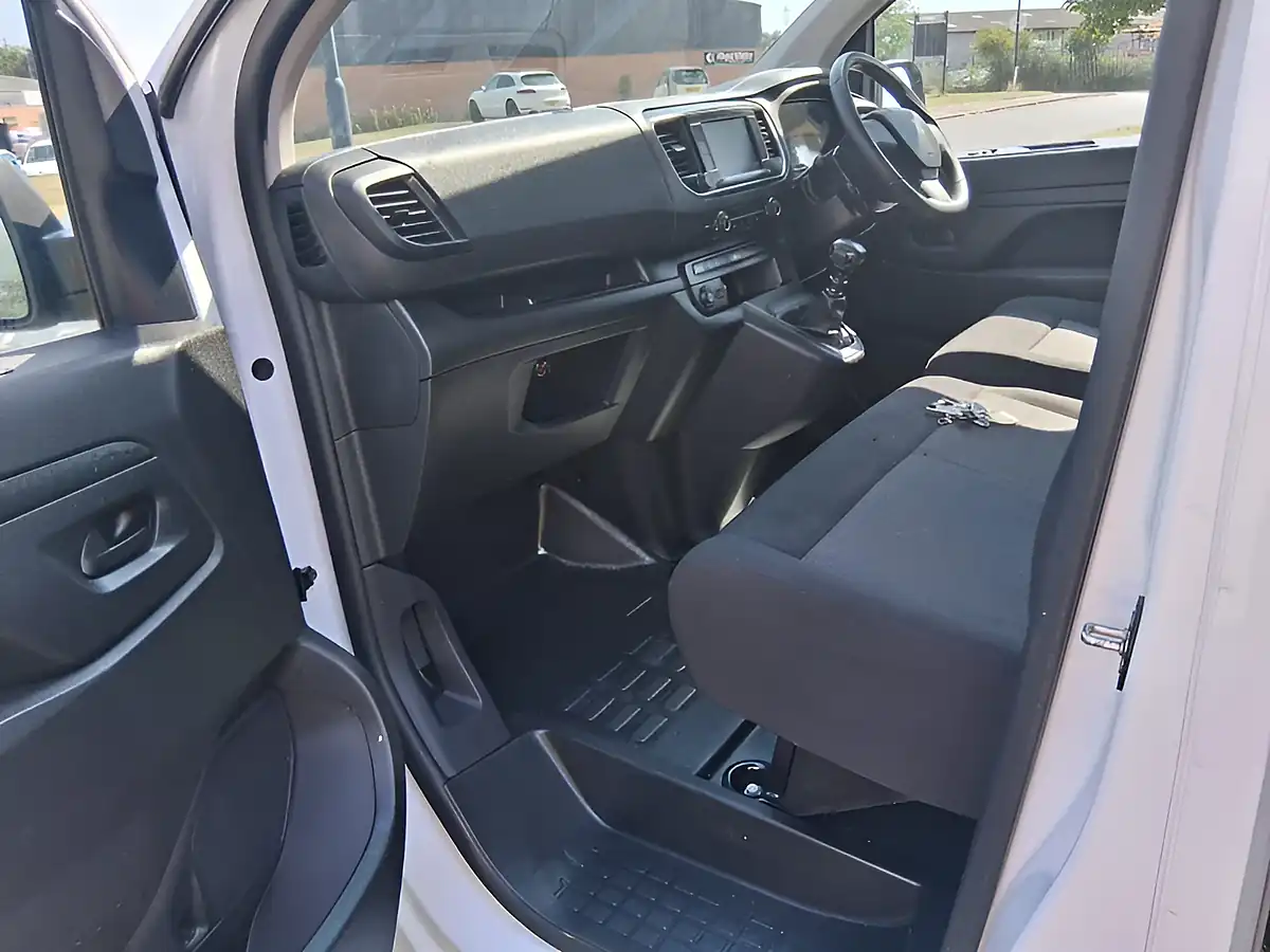 Used 2024 Peugeot Expert Professional Premium White - Interior and Exterior details 12