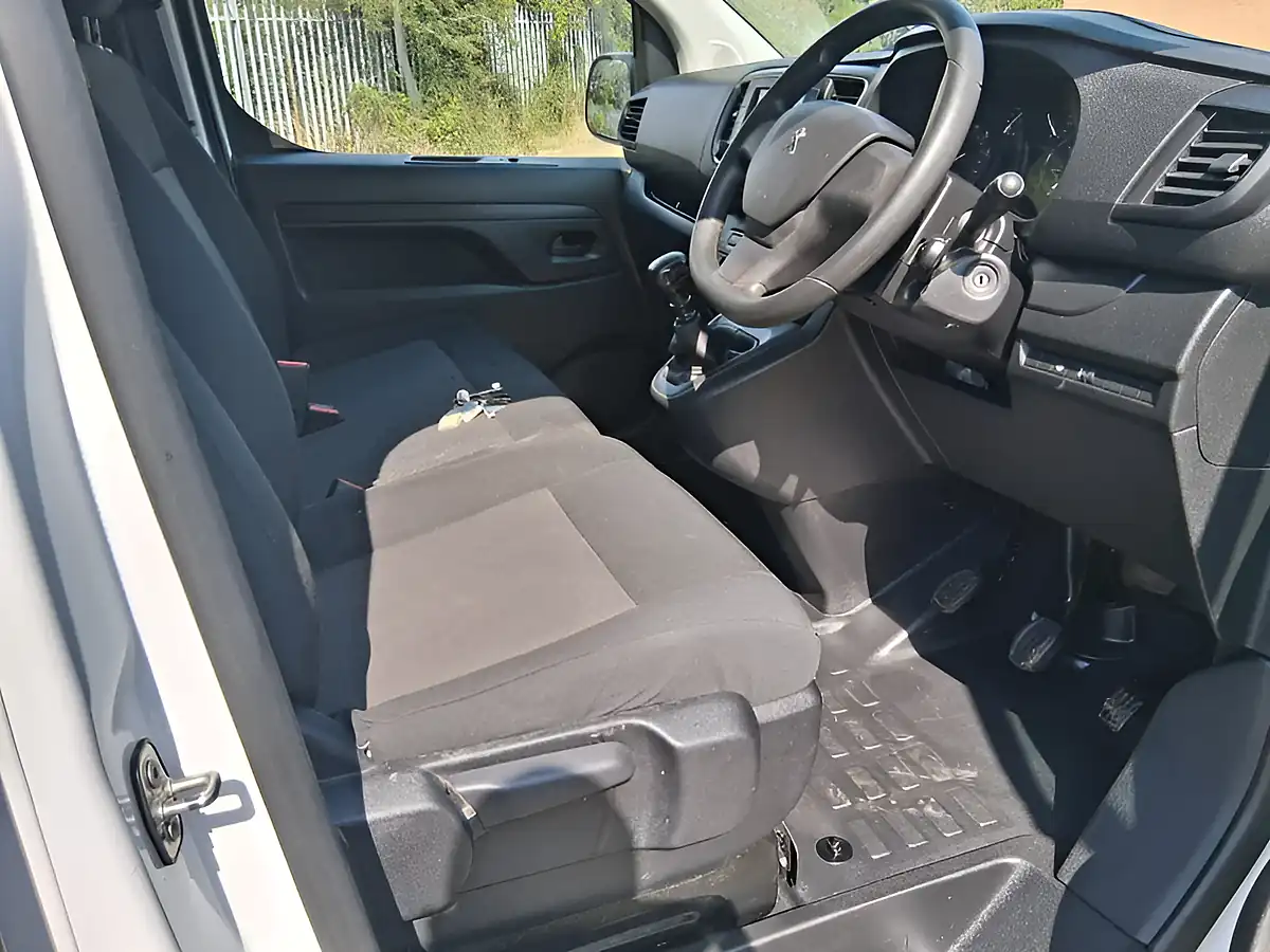Used 2024 Peugeot Expert Professional Premium White - Interior and Exterior details 13