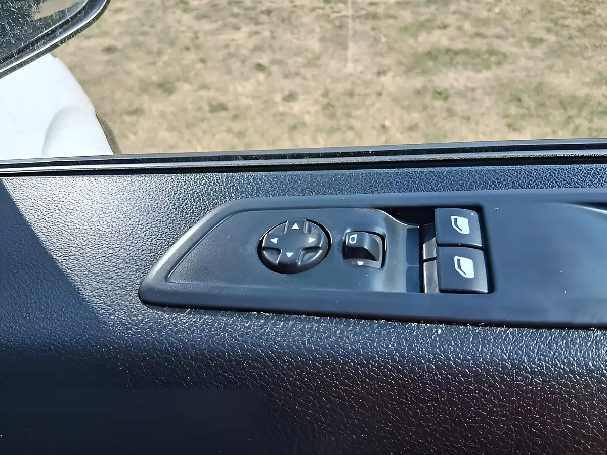 Used 2024 Peugeot Expert Professional Premium White - Interior and Exterior details 17