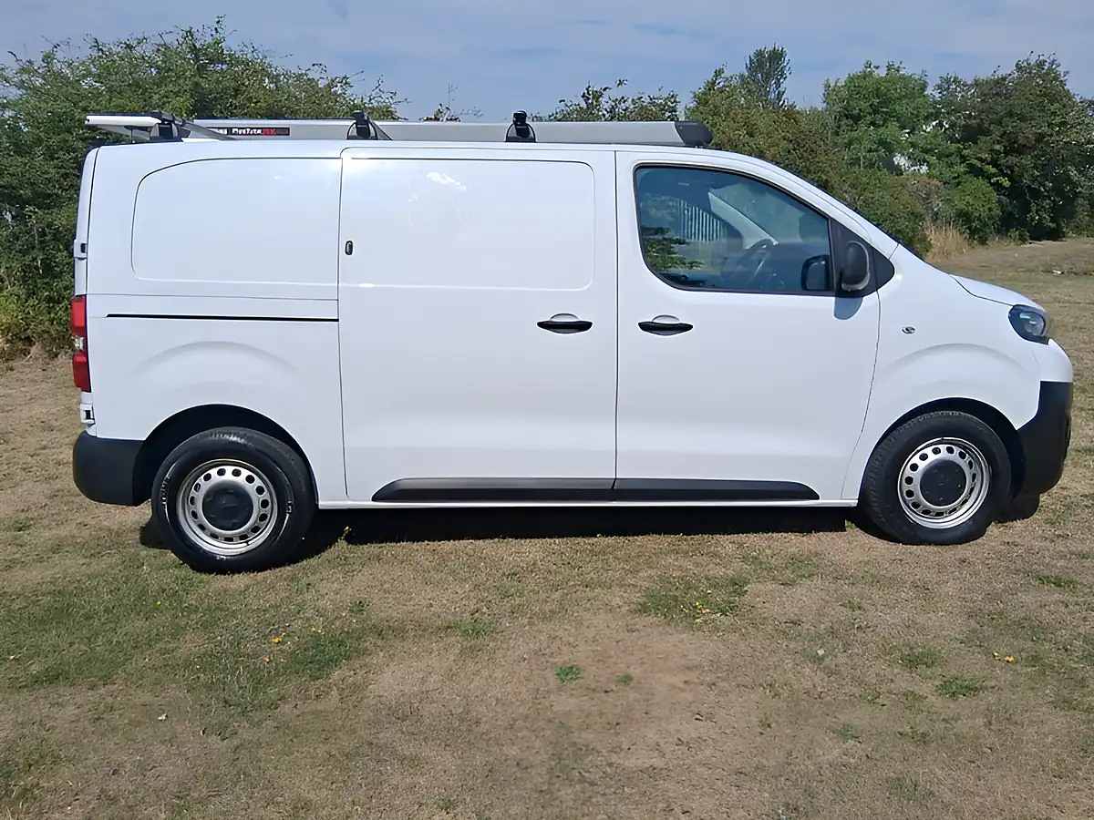 Used 2024 Peugeot Expert Professional Premium White - Interior and Exterior details 6
