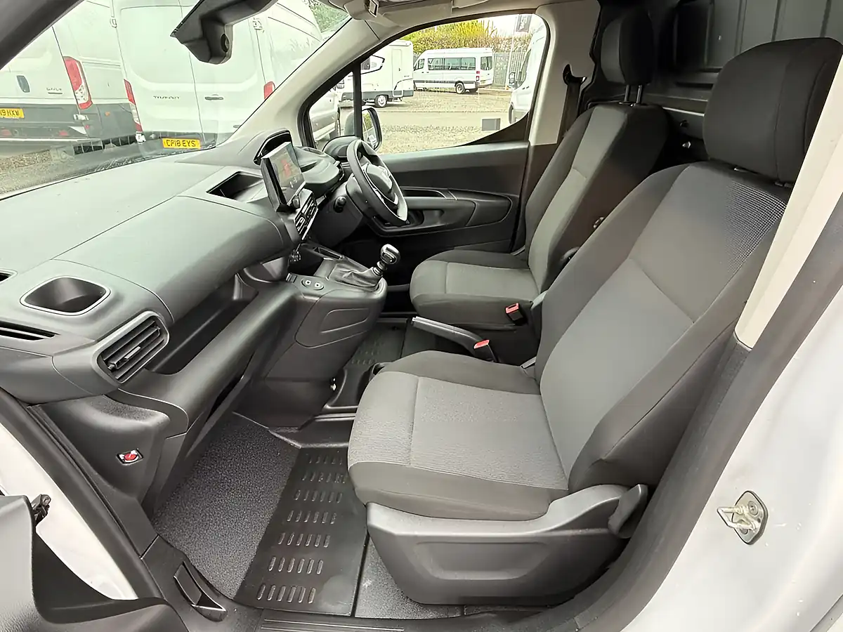 Used 2024 Peugeot Partner 1000 Professional Standard White - Interior and Exterior details 10