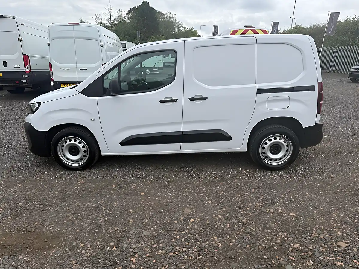 Used 2024 Peugeot Partner 1000 Professional Standard White - Interior and Exterior details 4