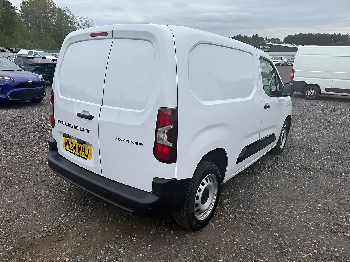 Used 2024 Peugeot Partner 1000 Professional Standard White - Interior and Exterior details 7